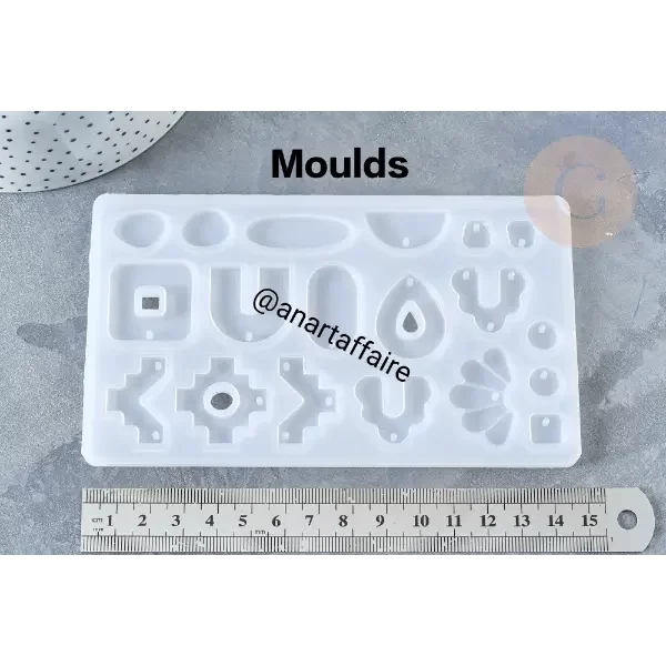 Earing mould